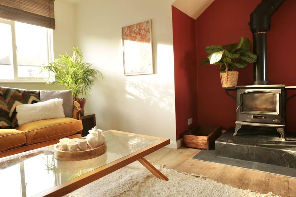 Sunny Seaside Sanctuary - Two Bedroom Brighton