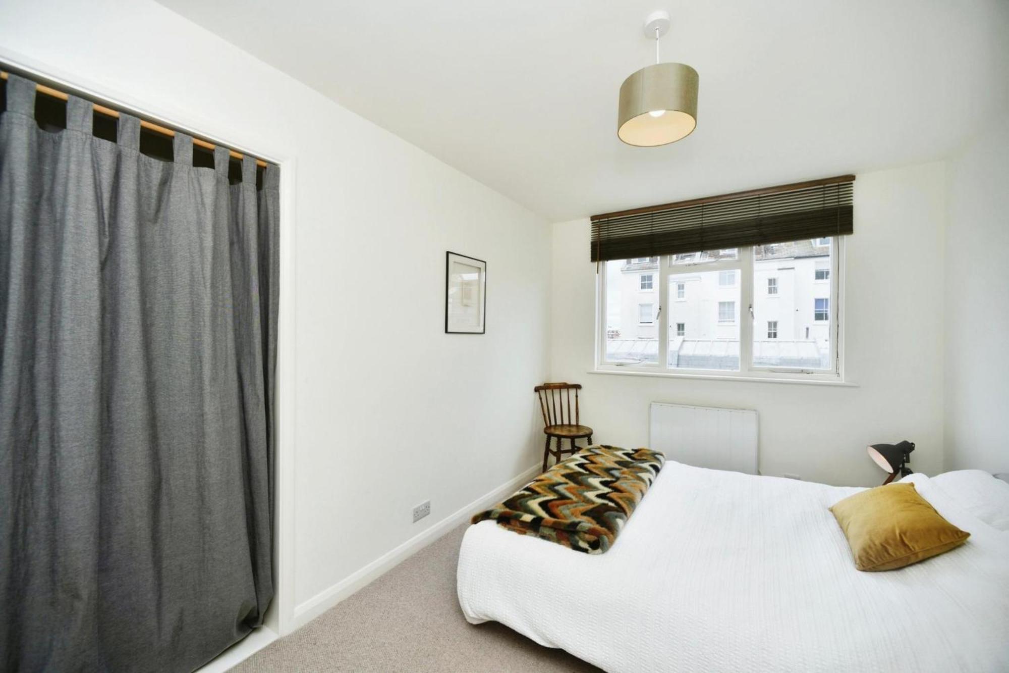 Sunny Seaside Sanctuary - Two Bedroom * Brighton
