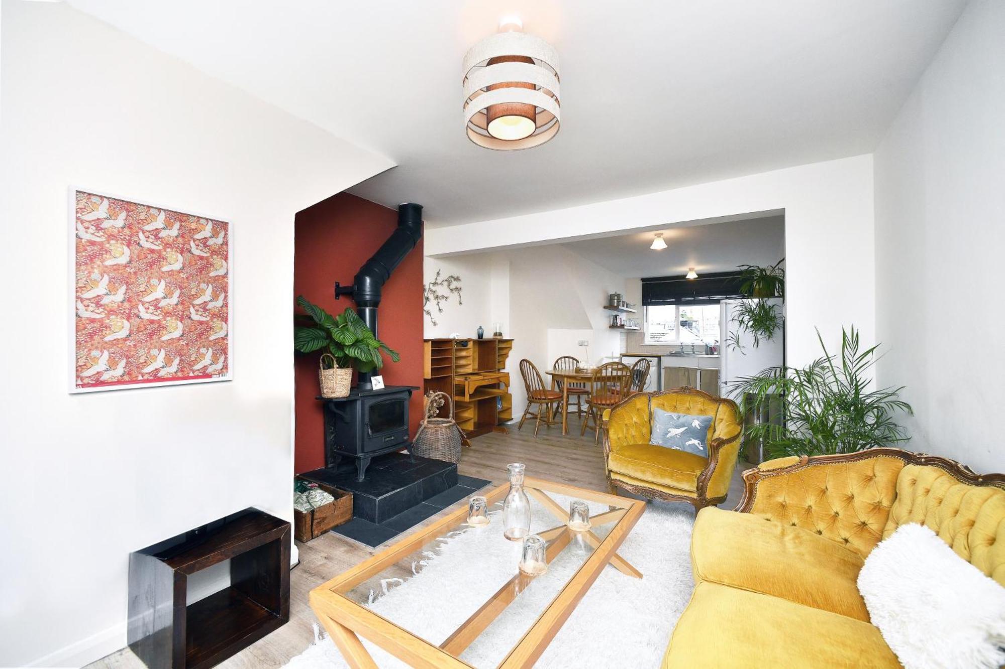 Sunny Seaside Sanctuary - Two Bedroom Apartment *